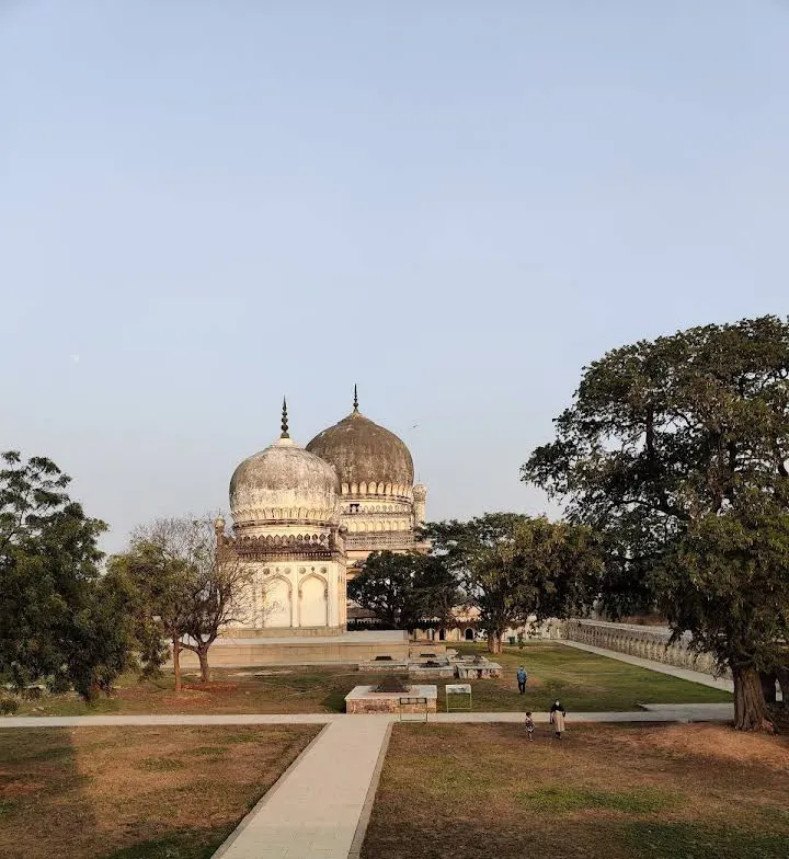 Seven tombs - Jogger's park